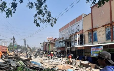 Pemkab Bekasi Bongkar Puluhan Bangunan Liar dan Warung Remang-remang Sepanjang Inspeksi Kalimalang