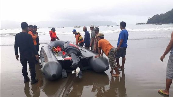 Banyuwangi Coastal Community Local Wisdom And Tsunami Mitigation Schemes 20-20-20