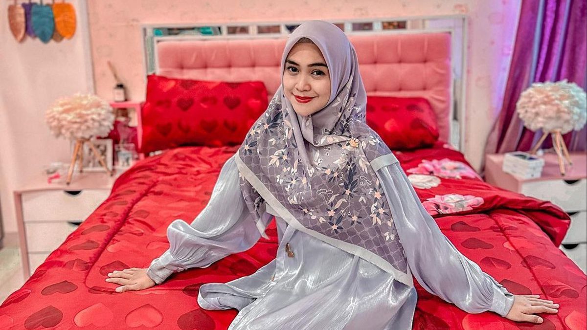 Ria Ricis Uploads Teuku Ryan's Behavior That Makes You Hurt During Marriage