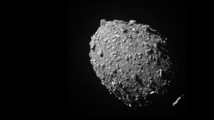 Segerombolan Batu Besar Tertangkap Teleskop Hubble Usai Pesawat DART Tabrak Asteroid Dimorphos