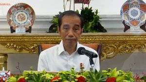 Jokowi Minta Daerah Lain Tiru Bekasi dalam Vaksinasi, Gunakan Lapangan Bola