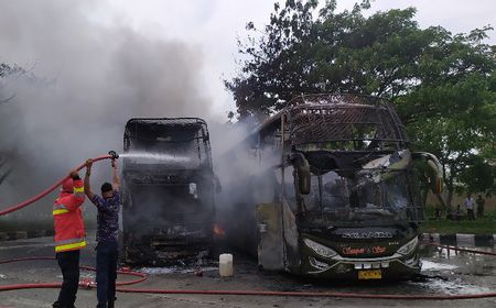 2 Bus Lintas Provinsi Ludes Dilalap Api di Terminal Batoh Aceh, Korsleting Mesin Diduga Jadi Pemicu