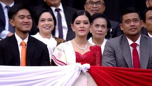 On y met en évidence les écrans, Kaesang, Kahiyang et Bobby Disoraki à Prabowo-Gibran inauguration