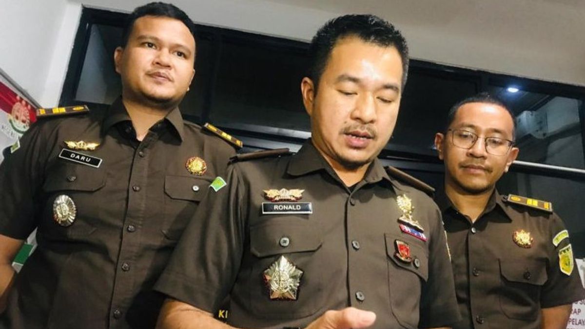 Deputy Chairperson Of The Bekasi Regency DPRD Examined By Prosecutors For Alleged Gratification Of Pajero And BMW