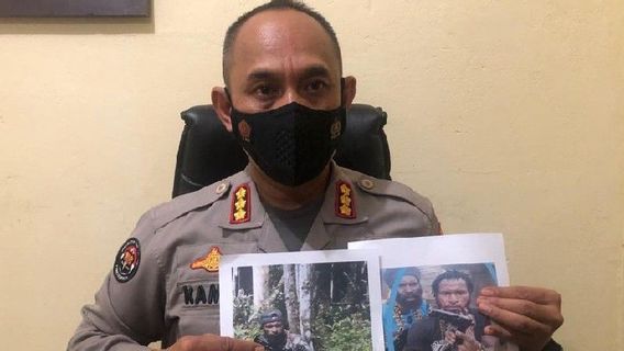 The Arrest Of Two Papuan KKB Members, Brimob T-shirts And Ammunition As Evidence