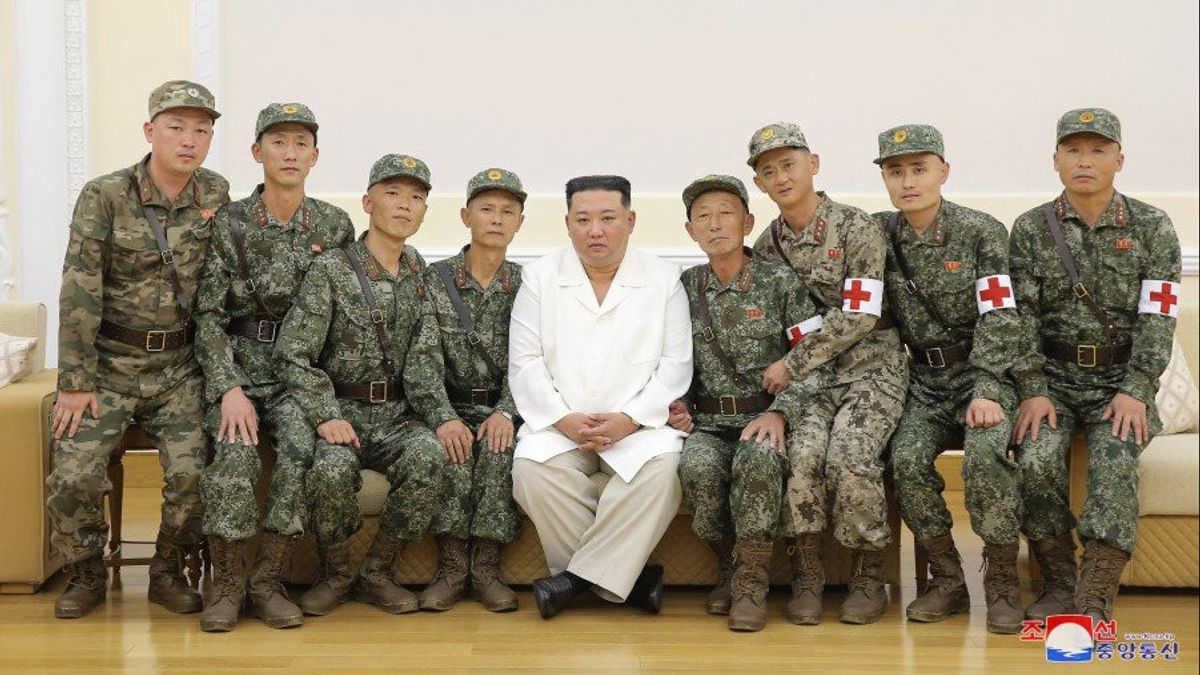 Puji Perjuangan Petugas Medis Militer Atasi COVID-19, Kim Jong-un Gelar Upacara Khusus