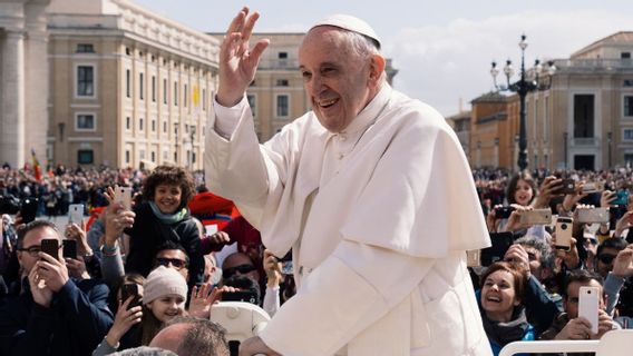 Having Been Criticized, Pope Francis Finally Wore A Mask At A Public Event