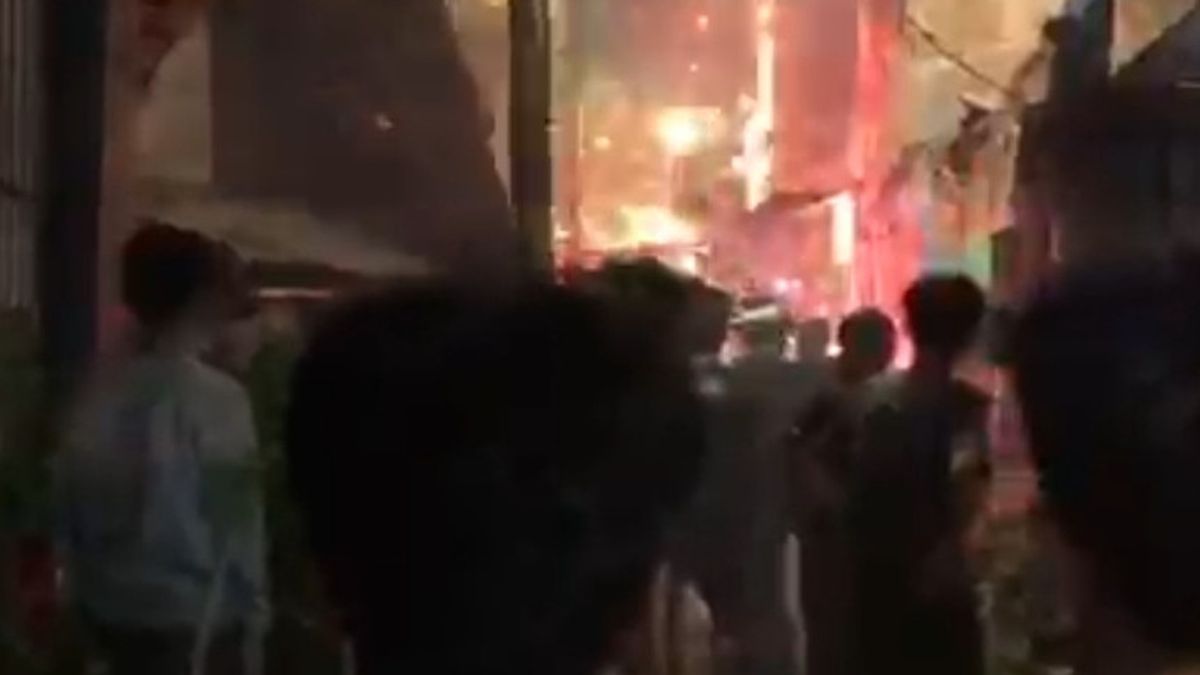 Bentrokan di Johar Baru Semakin Brutal, Bom Molotov Nyaris Bakar Rumah Warga, 2 Orang Disiram Air Keras