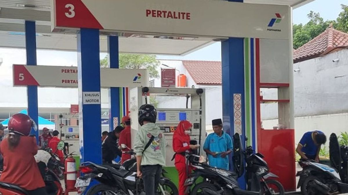 La police dit que les auteurs du passage à tabac de deux employés de la station-service à Kemayoran s’élevaient à huit personnes