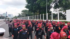 Aksi Demo Kenaikan BBM: Buruh Mulai Berdatangan di Depan Gedung DPR
