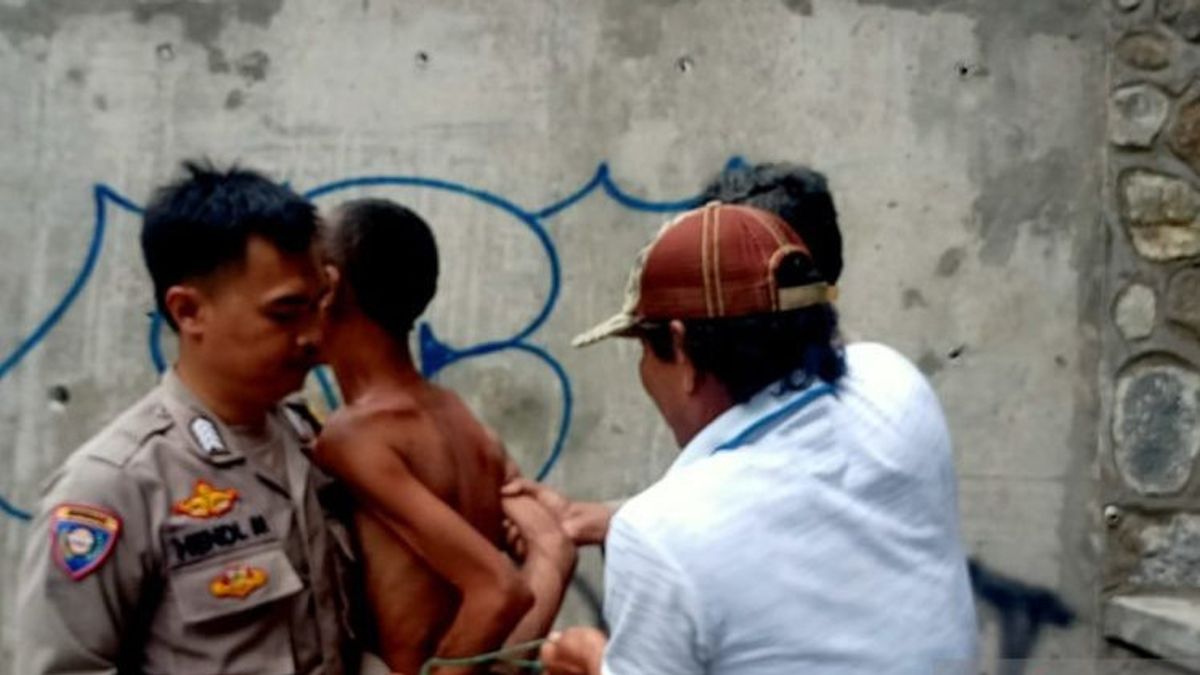 Le conducteur d’assassinat passant, les personnes souffrant de troubles mentaux à Sukabumi sécurisées par la police