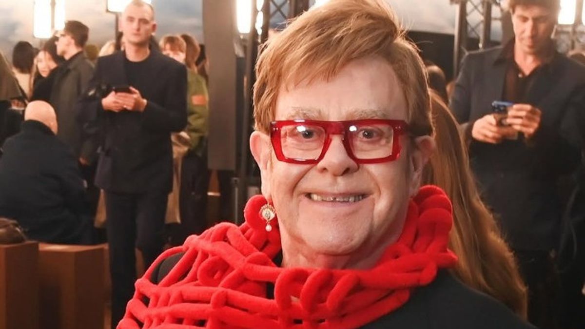Penglihatan Memburuk Bukan Alasan Elton John Berhenti Bermusik