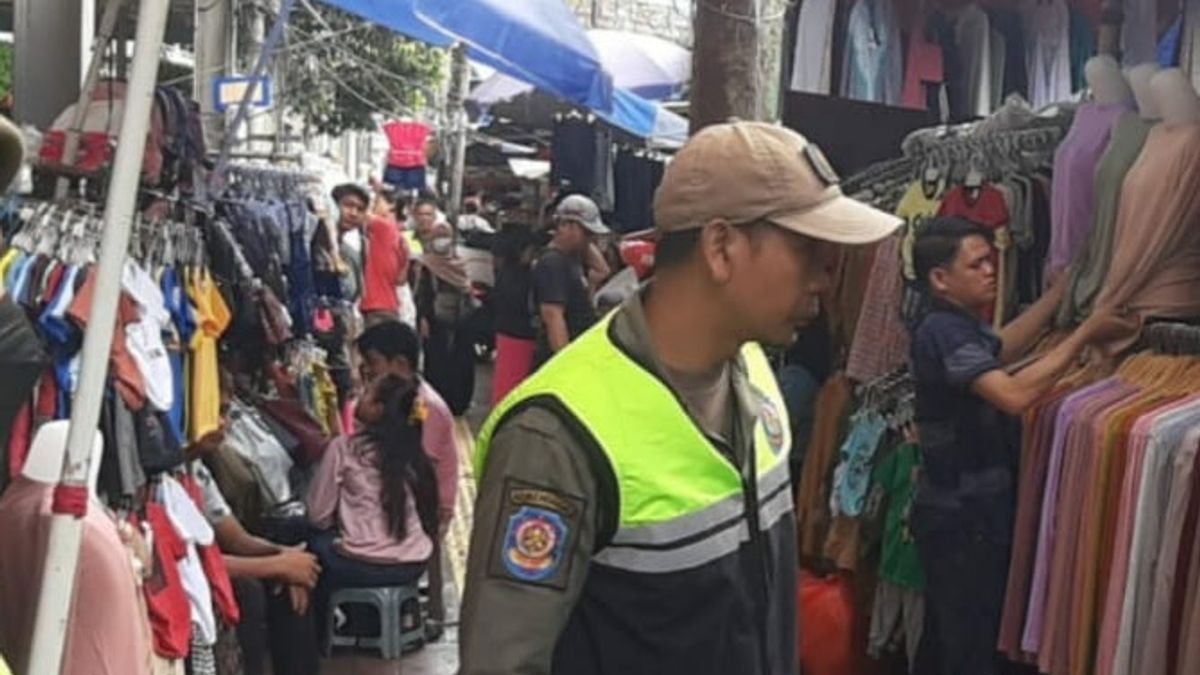 中央ジャカルタ市政府はタナアバン市場で露天商と違法駐車を命じる