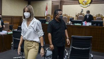 Nia Ramadhani Subira Un Procès De Suivi Devant Le Tribunal De District Central De Jakarta
