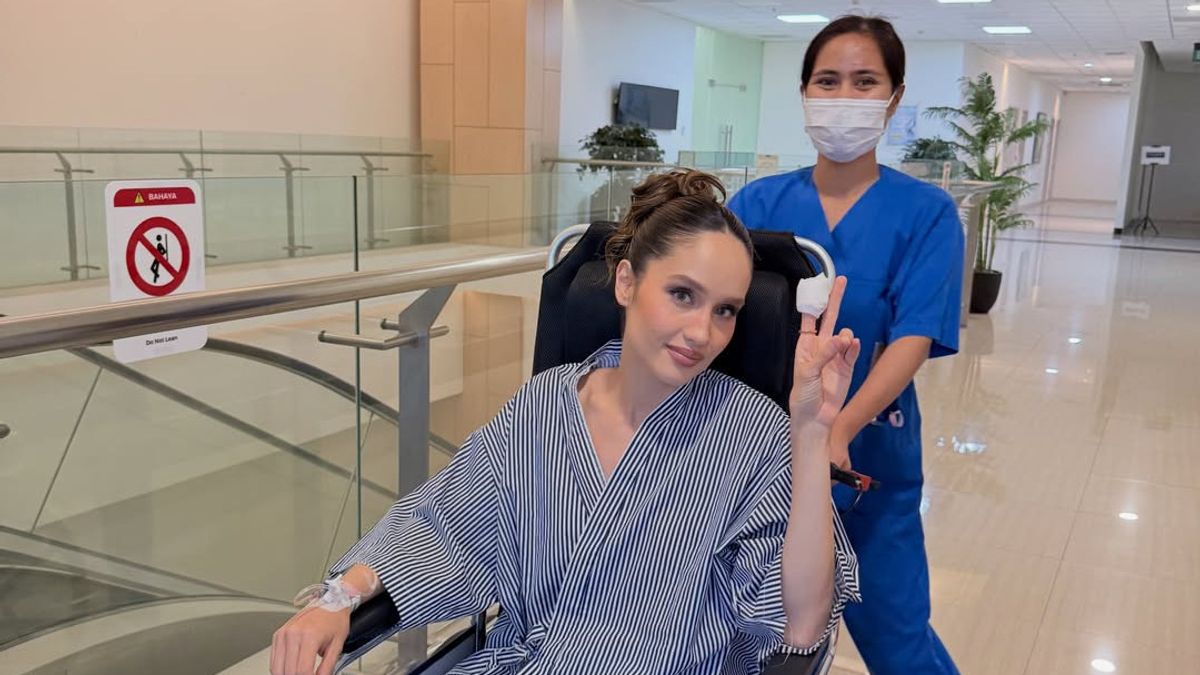 Cinta Laura Klarifikasi Operasi Jari: “Lukanya Sampai ke Tulang"
