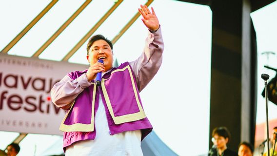 ar sur la fin des trois années d'attente, le soleil d'Ear apparaît comme un signe magique pour la première fois au Java Jazz Festival 2025