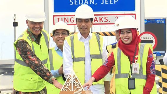 Ganjar Promises To Immediately Solve The Problem Of The Semarang-Demak Toll Road