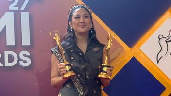 Sherina Munaf Brings Home The AMI Awards After Two More Decades