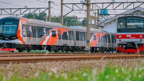 Wakil Ketua DPR Dorong Percepatan KRL Commuter hingga Karawang dan Cikampek