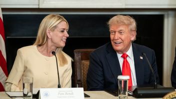 Le procureur général des États-Unis au Congrès est interrogé sur la compagnie de Trump avec une fille mineure