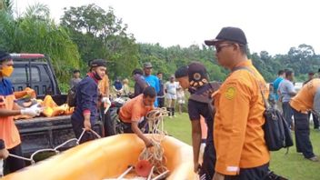 两天没有回家，西苏门答腊居民发现在河里漂流