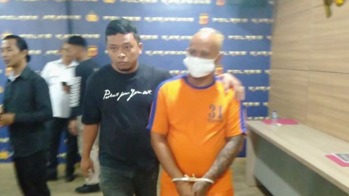 警方逮捕了卡拉旺商店老板的暴徒