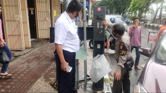 Terminal Parkir Elektronik Seharga Rp100 Juta Lebih di Makassar Dirusak