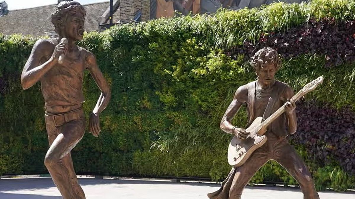 Statue Of Keith Richards And Mick Jagger Standing Strong At Dartford