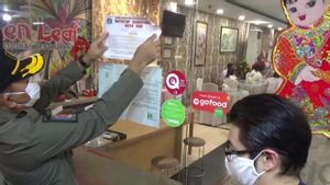  Satpol PP DKI Segel Restoran Gelar Pernikahan di Kelapa Gading