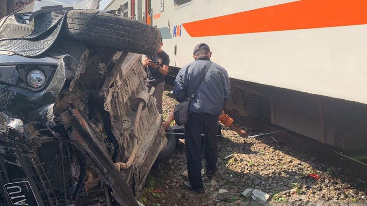 Horror! Avanza Car In Cianjur Dragged By Siliwangi Train As Far As 200 Meters, 2 Seriously Injured