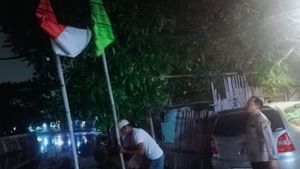Police Remove Attributes To Ormas In Cilincing Area, North Jakarta