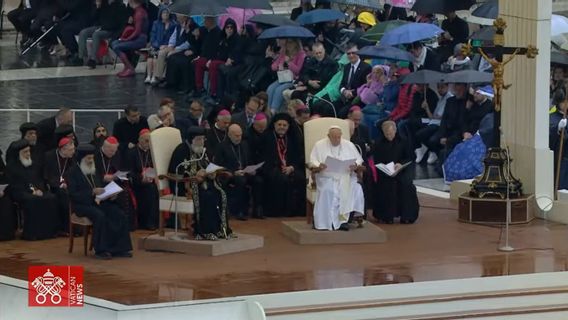 Momen Langka, Dua Paus Berbagi Panggung di Lapangan Santo Petrus Vatikan