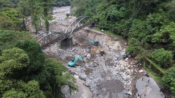 La police de Sumatra occidental interdit les usagers de la piste de la vallée d’Anai