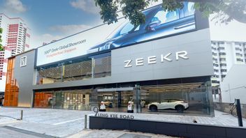 Zeekr Resmikan Showroom ke-500 Secara Global di Singapura dan Meluncurkan MPV 009