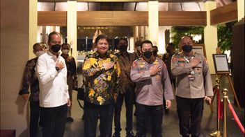 Synergy Of TNI And Polri In Accelerating COVID-19 Vaccination And Restoring National Economy Praised By Airlangga Hartarto