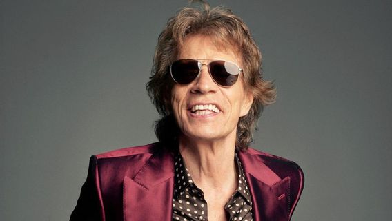 Mick Jagger Enjoys Night At Bar Jogetin Song 'Moves Like Jagger'