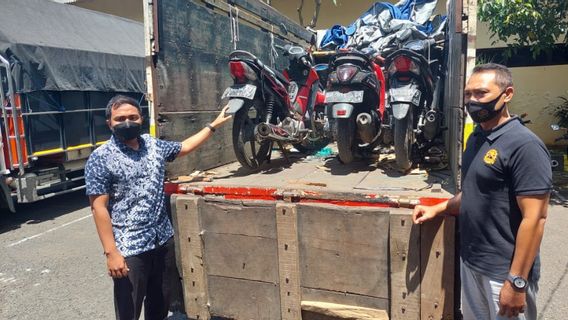 Pengemudi Truk Angkut 7 Motor Tanpa Dokumen Tujuan Sumbawa Ditangkap di Jembrana 