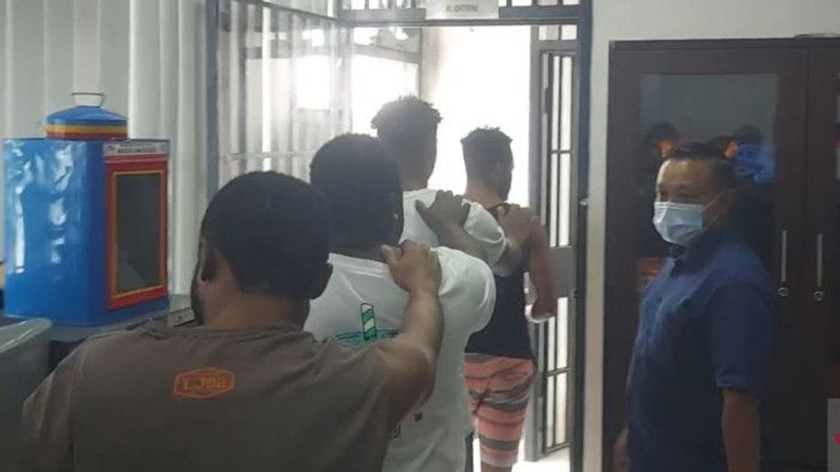 Four Nigerians Arrested By Immigration For Frequently Teasing Women In Pluit Apartments