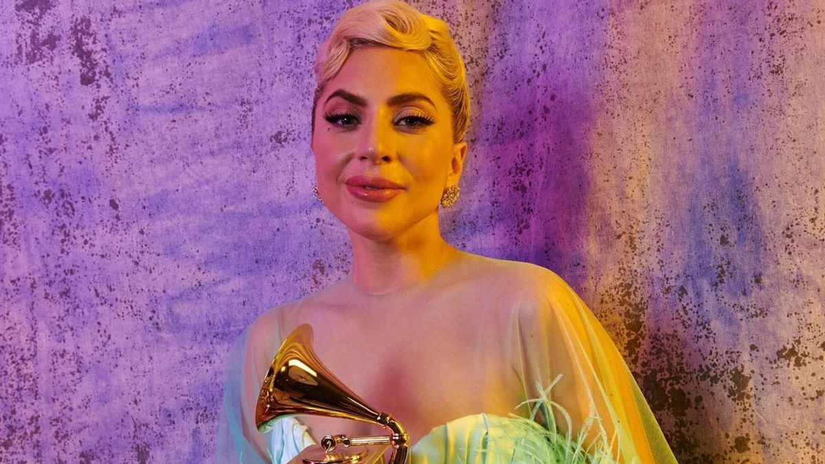 BTS的V承认幻想，在2022年格莱美奖上偷看Lady Gaga的优雅肖像