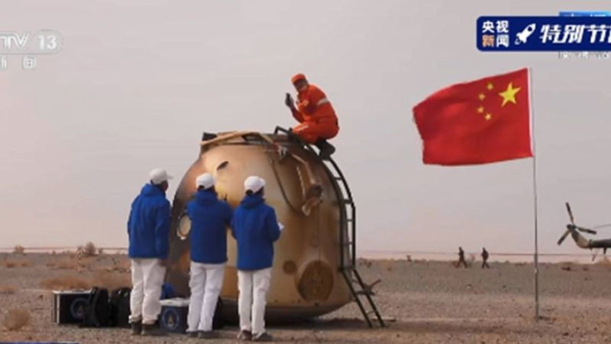 Shenzou-13と3人の中国人宇宙飛行士が6ヶ月の軌道を周回した後、地球に帰還