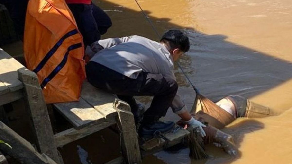 BPBD Evakuasi Tiga Mayat Mengapung di Sungai Pagatan