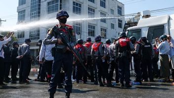 Keji, Rezim Militer Myanmar Perintahkan Polisi dengan Senjata Mesin Habisi Pengunjuk Rasa Anti Kudeta