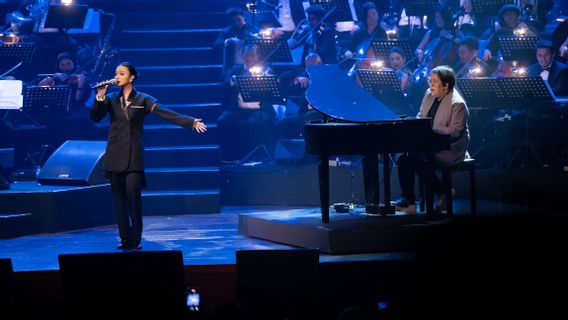 Rahmatie astrini parfaite en hœuvre pour janvier Christy en symphonie inter-époque : 80 Musicaine