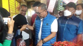 Monitor Prices Of Basic Ingredients At Klandasan Market In Balikpapan, Trade Minister Zulhas: Shallots Still High