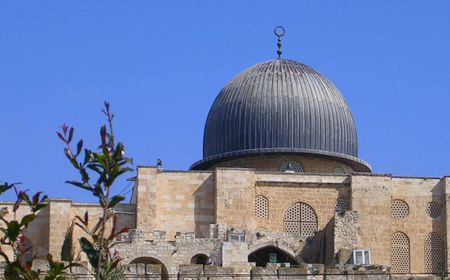 Redakan Ketegangan Selama Ramadan: Israel Izinkan Wanita, Anak-anak dan Pria dari Tepi Barat Salat Masuk Masjid Al-Aqsa