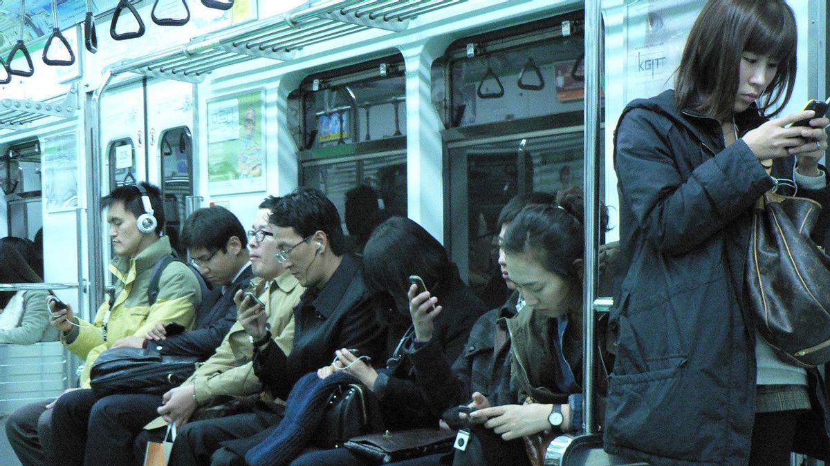 Seoul Will Have A New Subway, Equipped With Free Chargers And Spacious Seats For Pregnant Women