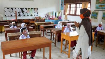 Face-to-Face School Trial In Jakarta, Students Still Like Crowding