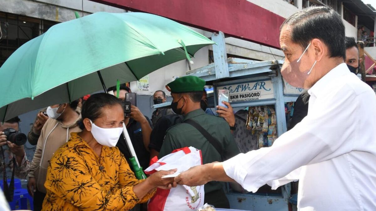 Soal 'Kuburan' Beras Bansos Jokowi di Depok, Sengaja Dikubur atau Memang Rusak?