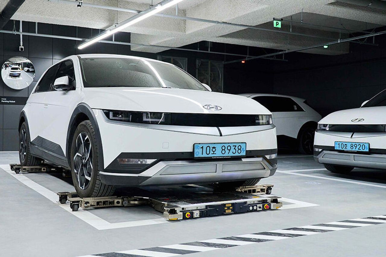 ヒュンダイパーマー自動駐車ロボット、複雑な車なしで駐車することができます