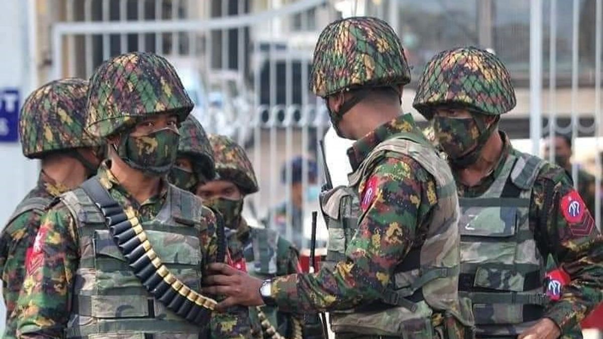 Face Au Régime Militaire Avec Des Catapultes Et Des Flèches, 20 Birmans Tués